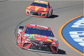  ?? DANIEL SHIREY/GETTY IMAGES ?? Kyle Busch, front, led 177 laps en route to winning the TicketGuar­dian 500 at ISM Raceway on Sunday.