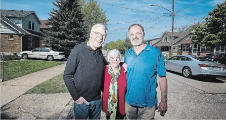  ?? JULIE JOCSAK THE ST. CATHARINES STANDARD ?? Bill Webster, right, is riding a Velo Taxi — a cross between a reclined bike and rickshaw — about 230 kilometres in the Ride to Conquer Cancer in honour of his brother, Jerry Webster. Jerry will be cheering him on at the start/finish line. The annual...