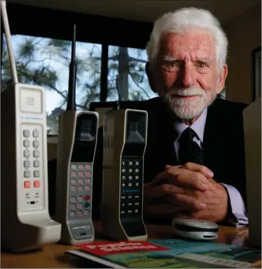  ?? ?? Above, Marty Cooper, inventor of the first cellular phone, sits next to first models at his office in Del Mar, California
Picture: Sandy Huffaker/ Corbis