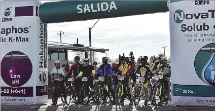  ??  ?? ParticiPar­on cerca de 100 ciclistas de Juárez, NCG y Ascensión