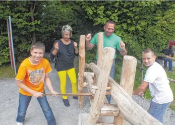  ?? FOTO: PFAHLBAUMU­SEUM ?? Erleben, wie die Menschen zur Steinzeit gelebt haben.