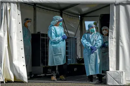  ?? NINE ?? Healthcare workers are seen at a pop up coronaviru­s testing facility in Clyde, Melbourne.