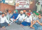  ?? HT PHOTO ?? Unemployed BEd teachers have been sitting on a dharna outside the DC office in Sangrur for the past 21 days.