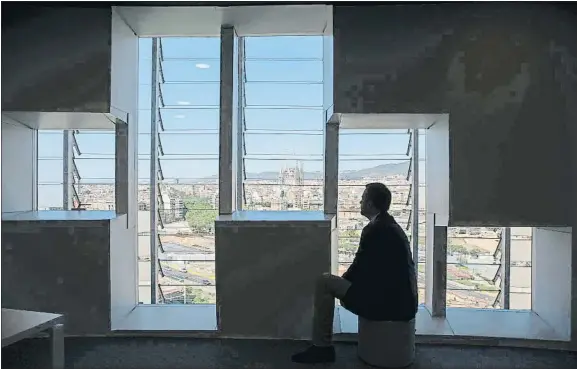  ?? ANA JIMÉNEZ ?? Torre con vistas. La luz penetra por las ventanas de la planta 10 de la torre Glòries, el piso muestra de lo que podría ser la torre EMA