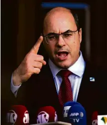  ?? Carl de Souza - 28.ago.20/AFP ?? Witzel no dia de seu afastament­o