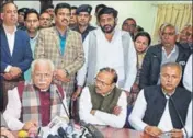  ?? HT PHOTO ?? Haryana chief minister Manohar Lal Khattar with AIJASS president Yashpal Malik (extreme right) in New Delhi on Sunday.