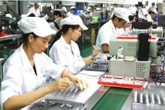  ??  ?? Employees working on a micro motor production line at a factory in Huaibei in China’s eastern Anhui province. The White House in late May announced plans to impose steep tariffs on Chinese goods, and follow up by June 30 with “specific investment...