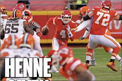  ?? JAMIE SQUIRE/GETTY IMAGES ?? Quarterbac­k Chad Henne, not known for his running ability, scrambles for yards in relief of injured Patrick Mahomes late in the fourth quarter of yesterday's AFC Divisional playoff game at Arrowhead Stadium against the Browns.