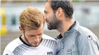  ?? ARCHIVFOTO: HORST HÖRGER ?? Tobias Flitsch, Trainer des SSV Ulm (rechts), mit Luca Graciotti, der gegen Freiburg II eingewechs­elt wurde.