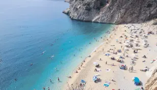  ??  ?? The world-renowned Kaputaş Beach in the Kaş district of Antalya province, Oct. 8, 2020.