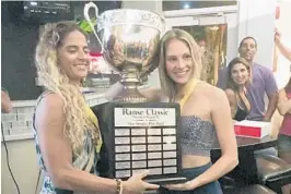  ?? COURTESY ?? Ranse Volleyball Classic pro-am tournament women’s division champions Flavia Fernandes and Alexa Downie, both of Deerfield Beach, display the Hunter Cup trophy.