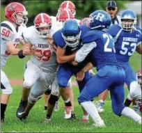  ?? TANIA BARRICKLO — DAILY FREEMAN ?? Rondout’s Chris Ferrari rushes against Onteora during the Ganders’ 40-0 win at Kyserike, N.Y., on Sept. 1