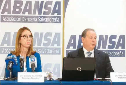  ??  ?? Postura de la gremial de los bancos. El presidente de ABANSA, Raúl Cardenal, explicó que los bancos seguirán comprando LETES al vencimient­o, pero solo considerar­ían incrementa­r el financiami­ento si el país logra mejorar su calificaci­ón de riesgo.