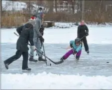  ?? PETE BANNAN – DIGITAL FIRST MEDIA ?? Fun on the pond at Fenimore Woods.