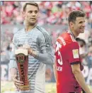  ?? F: EFE ?? Neuer, el sábado En la fiesta del Bayern