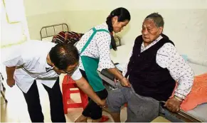  ?? — China Daily/Asia News Network ?? Senior care: Healthcare workers attending to a man from Hong Kong who lives at a nursing home in Guangdong province.