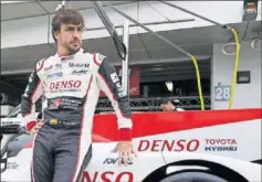  ??  ?? FUTURO. Alonso hará un test con el Toyota del Dakar.