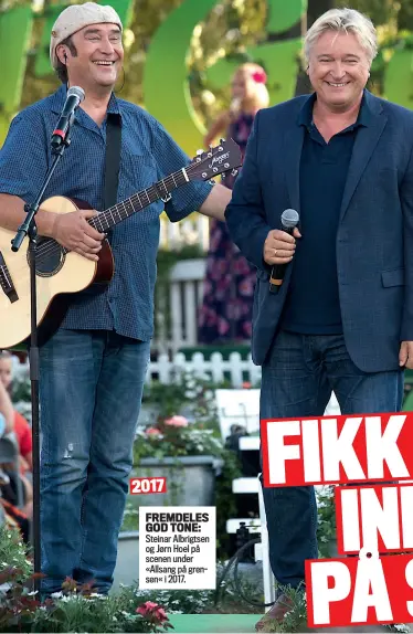  ?? ?? 2017
FREMDELES GOD TONE: Steinar Albrigtsen og Jørn Hoel på scenen under «Allsang på grensen« i 2017.