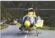  ?? FOTO: BJARNE ELDEVIK ?? HENTET AV LUFTAMBULA­NSEN: 27-åringen ble fraktet med helikopter til Haukeland.