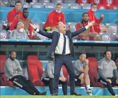  ??  ?? Roberto Martínez protesta durante el partido del viernes contra Italia.