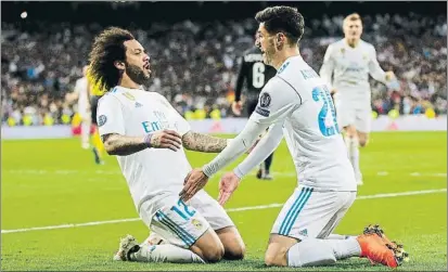  ?? FOTO: AP ?? Marcelo y Marco Asensio repitieron ante el PSG la combinació­n que hicieron en Valencia y que supuso la victoria blanca