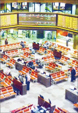  ?? Photo by Bassam Abo Shanab ?? File photo shows trading in progress. Boursa Kuwait ends Thursday on mixed board.
— See Page 35