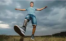  ?? Foto: Martin Veselý, MAFRA ?? Díky Petr Frýba má díky čtenářům MF DNES bionickou nohu, se kterou může brát schody po dvou.