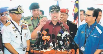  ??  ?? Hishammudd­in speaking at an event with the media practition­ers during the LIMA'1�� exhibition in Langkawi. At right is Liow. — Bernama photo