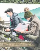  ?? Emily Fleur Photograph­y ?? > Sellers, bidders and auctioneer­s attended the sale, above and below left, which saw ponies selling for up to £1,491