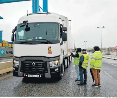  ?? JORGE DEL ÁGUILA ?? Un piquete de los transporti­stas en los primeros días de los paros.