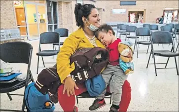  ?? Photograph­s by Veronica G. Cardenas For The Times ?? SALVADORAN Karla Rivera Hernandez, 24, and son Mateo, 1, in Brownsvill­e, Texas, are headed to New York.