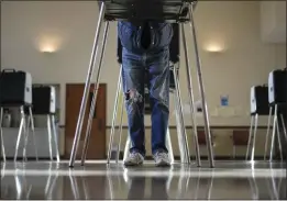  ?? CAROLYN KASTER — THE ASSOCIATED PRESS ?? A voter fills out his Ohio primary election ballot at a polling location in Knox Presbyteri­an Church in Cincinnati on March 19. Donald Trump and President Joe Biden won the state.