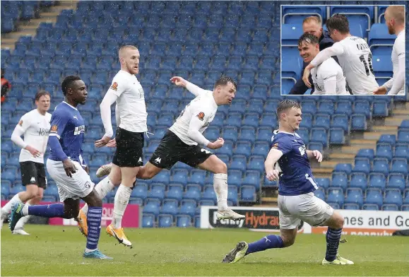  ?? Steve Bond/Pinnacle ?? > Torquay United’s Billy Waters fires in the second goal of the game against Chesterfie­ld as the Gulls maintain their push for promotion