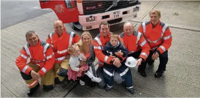  ??  ?? ●● Ollie and Amelia with firefighte­rs. Top Ollie with mum Lucy