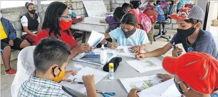  ?? JIMMY NEGRETE / EXPRESO ?? Educación. En Guayaquil, las clases seguirán desde casa, en medio de la angustia de cientos de niños que buscan las formas de ganar el año.