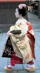  ??  ?? Beautiful Japanese geisha