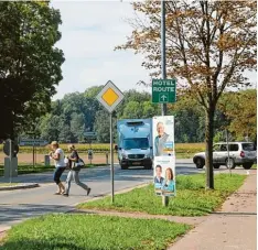  ?? Foto: Rother ?? Noch müssen Fußgänger die Grünauer Straße zwischen dem Nahversorg­ungsgebiet im Norden und dem Friedhof im Süden auf eigene Gefahr überqueren.