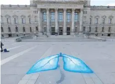  ??  ?? Activists have painted lungs in front of the Federal Administra­tive Court in Leipzig, eastern Germany, where the court possibly will deliver a verdict on the legality of banning driving diesel cars when pollution reaches high levels. — AFP