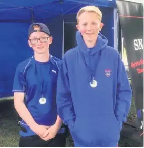  ??  ?? Take a bow Quinn McDonnell and Robbie Waddell won the junior 14 double-scull