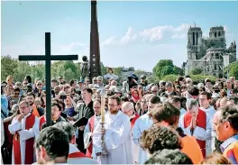  ??  ?? Worshipper­s attend the Way of the Cross ceremony on Good Friday near Notre-Dame Cathedral in central Paris on April 19, 2019. AFP