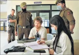  ?? PTI ?? ■
A German tourist undergoes a screening test on Jammu-Pathankot National Highway on March 4.