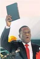  ?? Foto: Reuters / Mike Hutchings ?? Emmerson Mnangagwa bei der Angelobung in Harare.