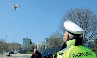  ??  ?? In azione Nella foto il drone attivato nel quartiere San Paolo