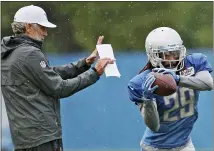  ?? MIKE MULHOLLAND — MLIVE.COM VIA AP, POOL ?? Detroit Lions cornerback Darryl Roberts (29) catches a pass in front of defensive coordinato­r Cory Undlin during their Aug. 26 training camp practice at their team headquarte­rs in Allen Park.