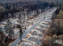  ?? AP PHOTO/NOAH BERGER ?? Homes leveled by the Camp Fire line the Ridgewood Mobile Home Park retirement community in Paradise, Calif., on Monday.