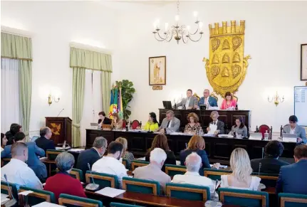  ?? ?? A agenda da sessão ordinária da Assembleia Municipal do dia de ontem teve 12 pontos em discussão.