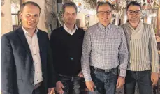  ?? FOTO: CDU NIEDERWANG­EN ?? Die Gemeindera­tskandidat­en der CDU Niederwang­en (von rechts nach links) Thomas Dilger, Stadtrat Hans-Jörg Leonhardt und Frank Drögehoff zusammen mit dem CDU-Stadtverba­ndsvorsitz­enden und Wahlleiter Christian Natterer.