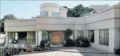  ??  ?? This magnificen­t double-storey family home in Bryanston, north of Johannesbu­rg, will be auctioned on August 23
