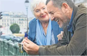  ?? ?? Στο φιλμ του Κριστιάν Καριόν η διάρκεια μόλις λίγων ωρών κούρσα που θα μοιραστούν οι Μαντλέν (Λιν Ρενό) και Σαρλ (Ντάνι Μπουν) θα τους αλλάξει τη ζωή