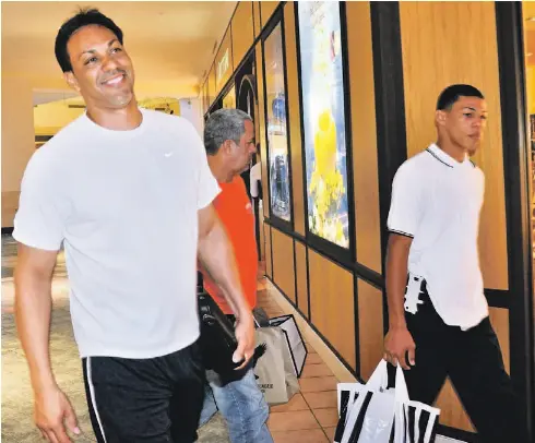 Se va de “shopping” con “Igorcito” - PressReader